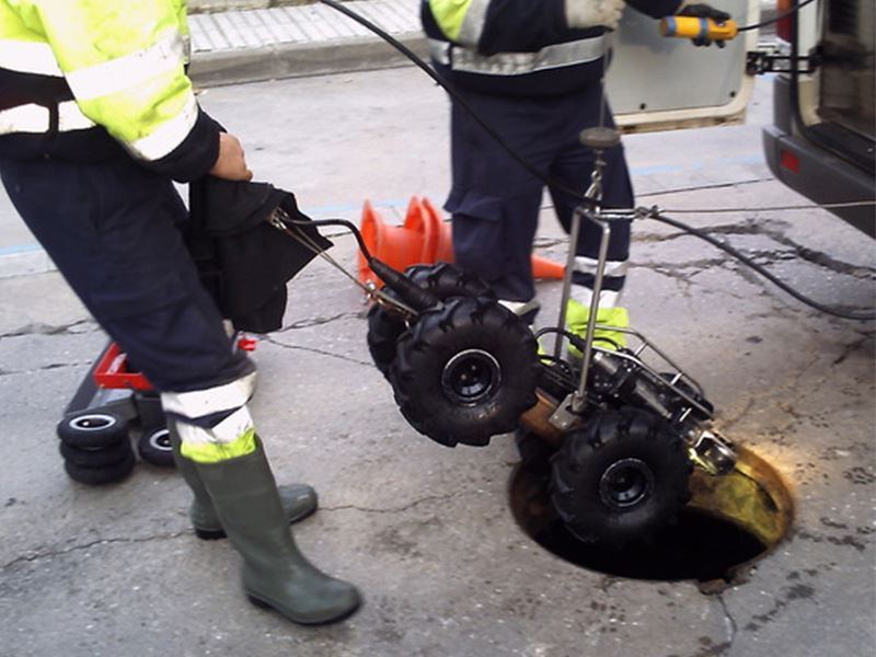 inspección con cámara de tuberia alcantarilla en Barcelona lanzamiento robot